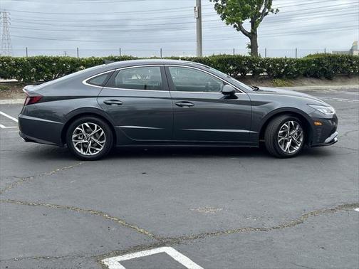 2022 Hyundai SONATA SEL