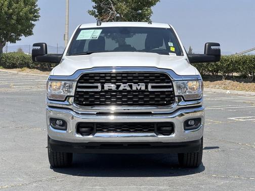 2024 RAM 3500 Big Horn Crew Cab 4x4 8' Box