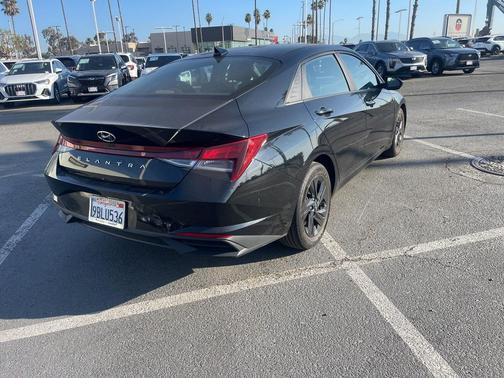2022 Hyundai ELANTRA SEL