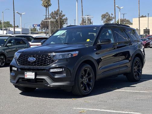 2024 Ford Explorer ST-Line