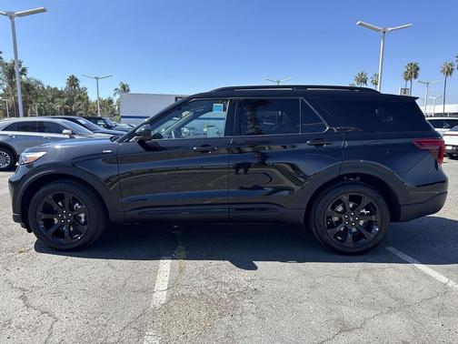 2024 Ford Explorer ST-Line