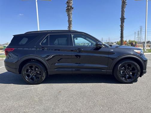 2024 Ford Explorer ST-Line