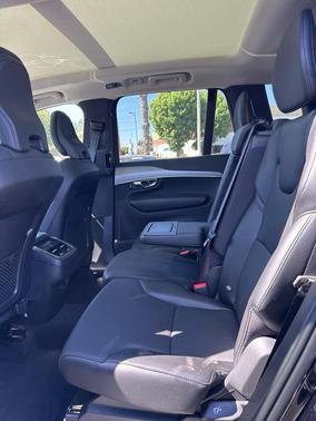 2022 Volvo XC90 T5 Momentum
