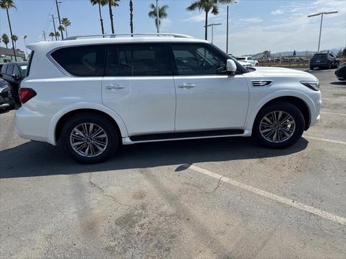 2022 INFINITI QX80 Luxe