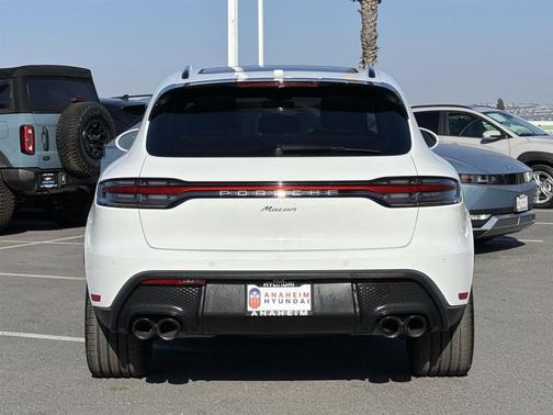 2024 Porsche Macan Base