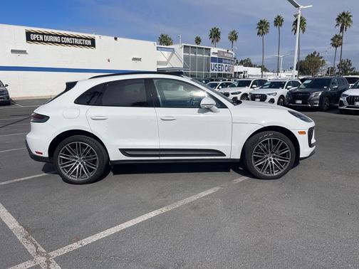 2024 Porsche Macan Base