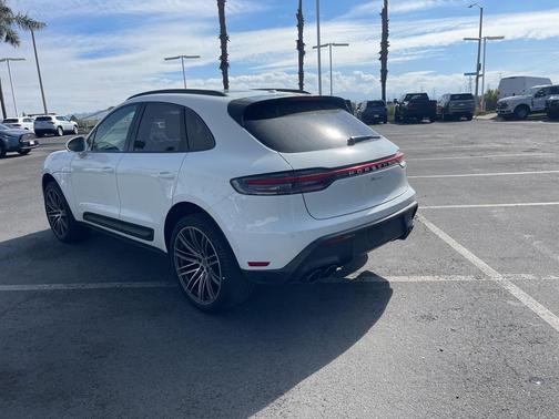 2024 Porsche Macan Base