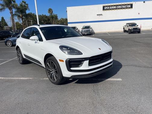 2024 Porsche Macan Base