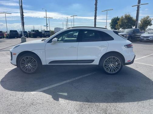 2024 Porsche Macan Base