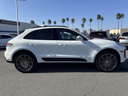 2024 Porsche Macan Base