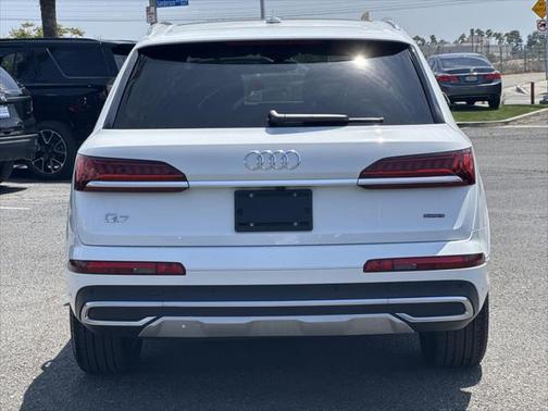 2024 Audi Q7 45 Premium Plus