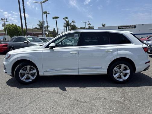 2024 Audi Q7 45 Premium Plus
