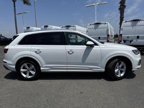 2024 Audi Q7 45 Premium Plus