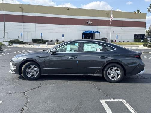 2025 Hyundai SONATA SE