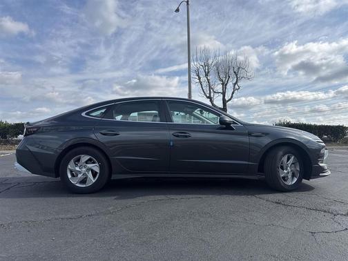 2025 Hyundai SONATA SE