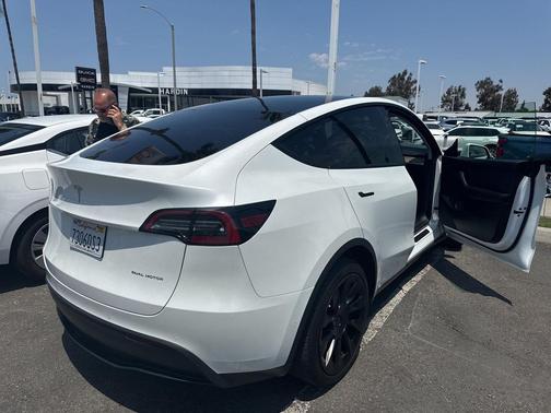 2021 Tesla Model Y Long Range Dual Motor All-Wheel Drive