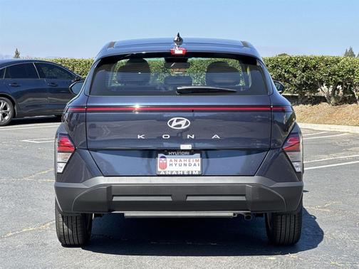 2025 Hyundai KONA SE