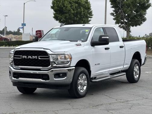 2023 RAM 2500 Big Horn Crew Cab 4x4 6'4' Box