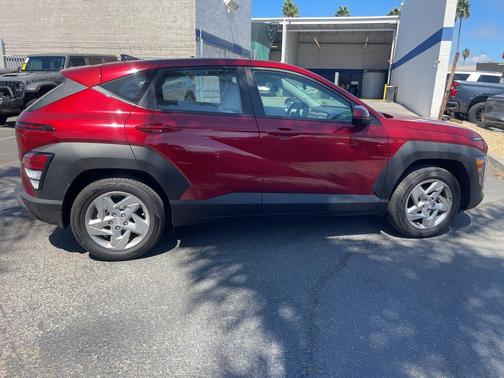 2025 Hyundai KONA SE