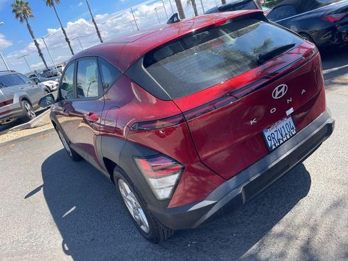 2025 Hyundai KONA SE