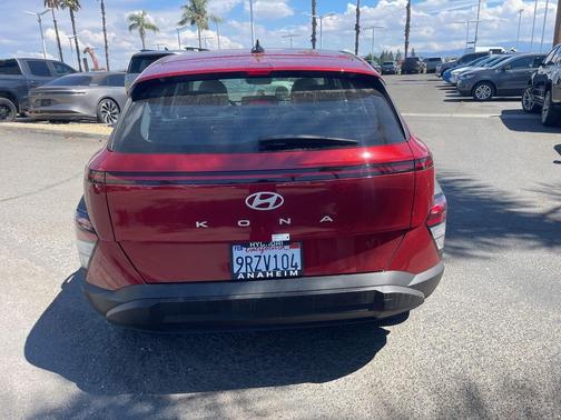 2025 Hyundai KONA SE