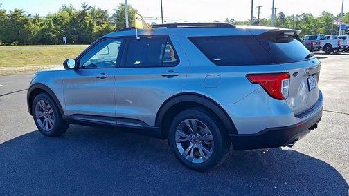 ICONIC SILVER METALLIC 2023 Ford Explorer XLT