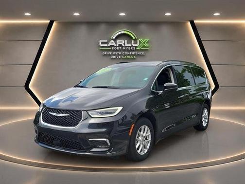 Brilliant Black Crystal Pearlcoat 2022 Chrysler Pacifica Touring L FWD