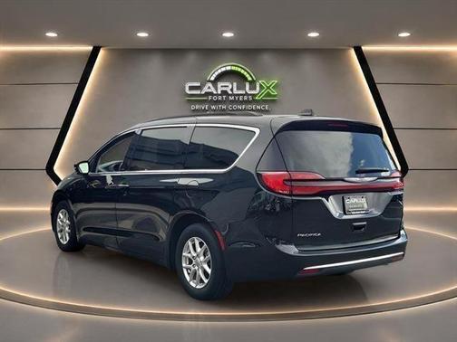 Brilliant Black Crystal Pearlcoat 2022 Chrysler Pacifica Touring L FWD