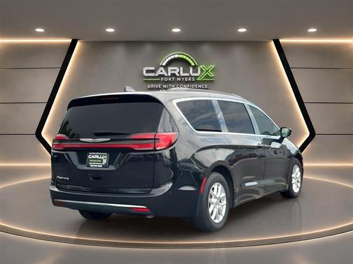 Brilliant Black Crystal Pearlcoat 2022 Chrysler Pacifica Touring L FWD