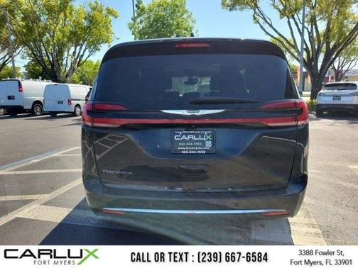 Brilliant Black Crystal Pearlcoat 2023 Chrysler Pacifica Touring L FWD