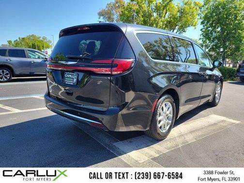 Brilliant Black Crystal Pearlcoat 2023 Chrysler Pacifica Touring L FWD