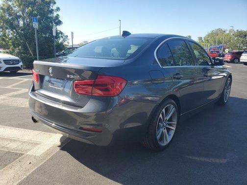 2018 BMW 330 i xDrive