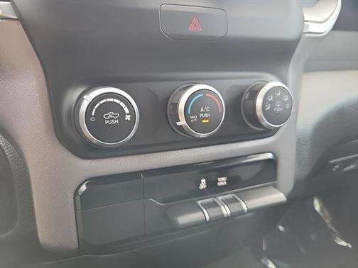 Bright White Clearcoat 2019 RAM 1500 Big Horn/Lone Star 4x4 Quad Cab 6'4" Box