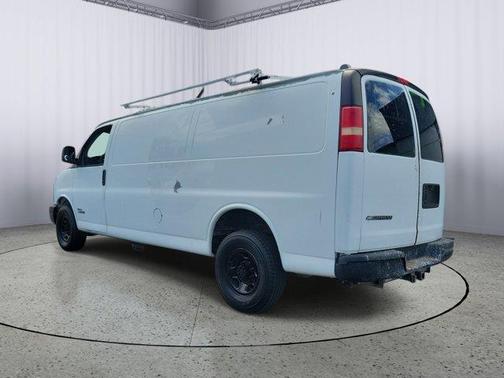 Summit White 2006 Chevrolet Express 2500 2500 155" WB RWD