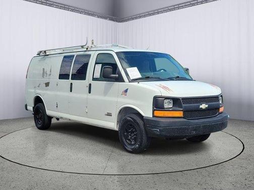 Summit White 2006 Chevrolet Express 2500 2500 155" WB RWD