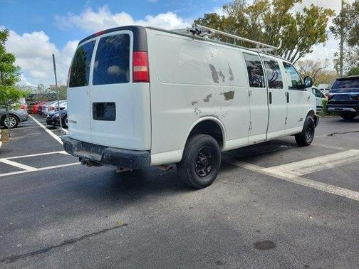 Summit White 2006 Chevrolet Express 2500 2500 155" WB RWD