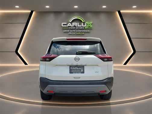 Pearl White Tricoat/Super Black 2023 Nissan Rogue FWD SV