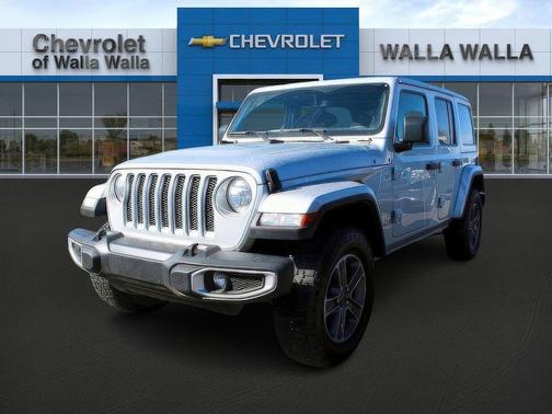 Silver Zynith 2023 Jeep Wrangler Sahara