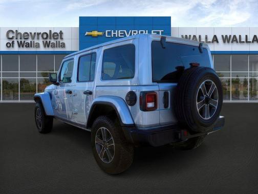 Silver Zynith 2023 Jeep Wrangler Sahara