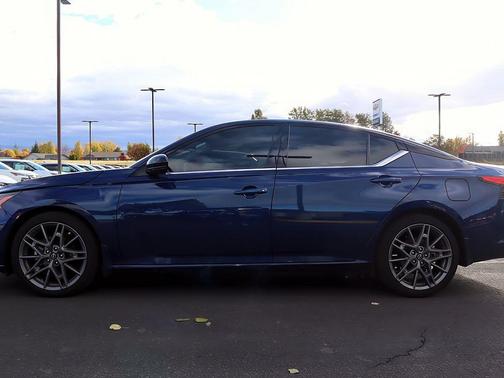 2023 Nissan Altima 2.0 SR