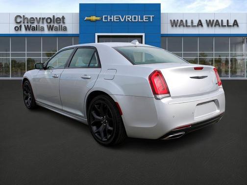 2022 Chrysler 300 Touring L