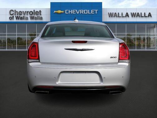 2022 Chrysler 300 Touring L