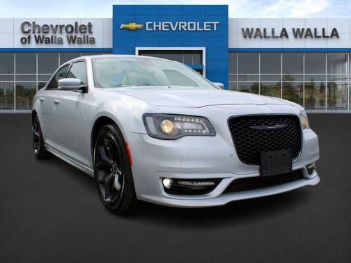 2022 Chrysler 300 Touring L