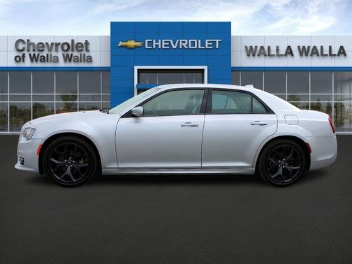 2022 Chrysler 300 Touring L