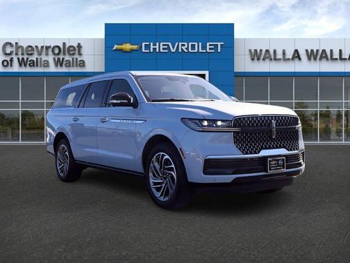 Crystal White Metallic 2025 Lincoln Navigator L Reserve