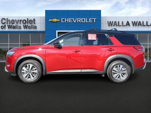 2025 Nissan Pathfinder SL