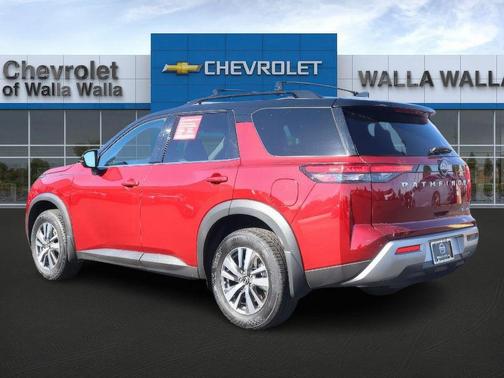 2025 Nissan Pathfinder SL