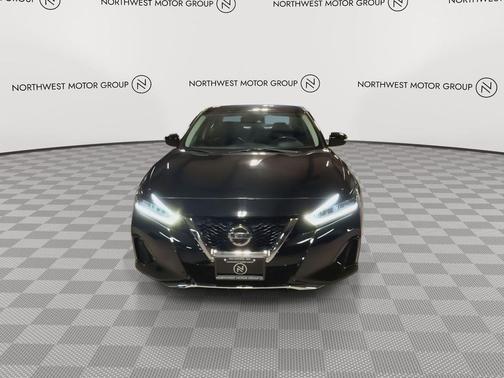 2021 Nissan Maxima SV