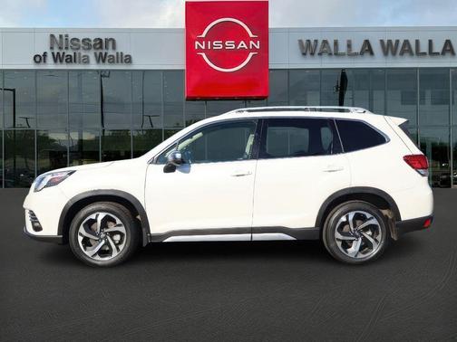 Crystal White Pearl 2022 Subaru Forester Touring