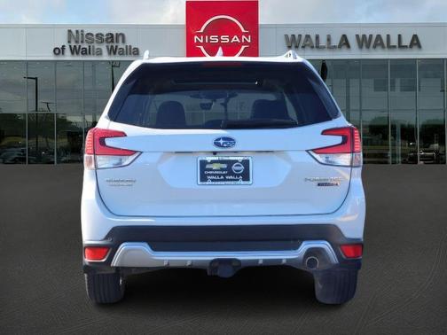 Crystal White Pearl 2022 Subaru Forester Touring